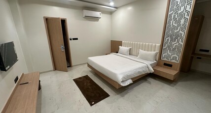 HOTEL V9 Room Type - SUPER DELUXE ROOM