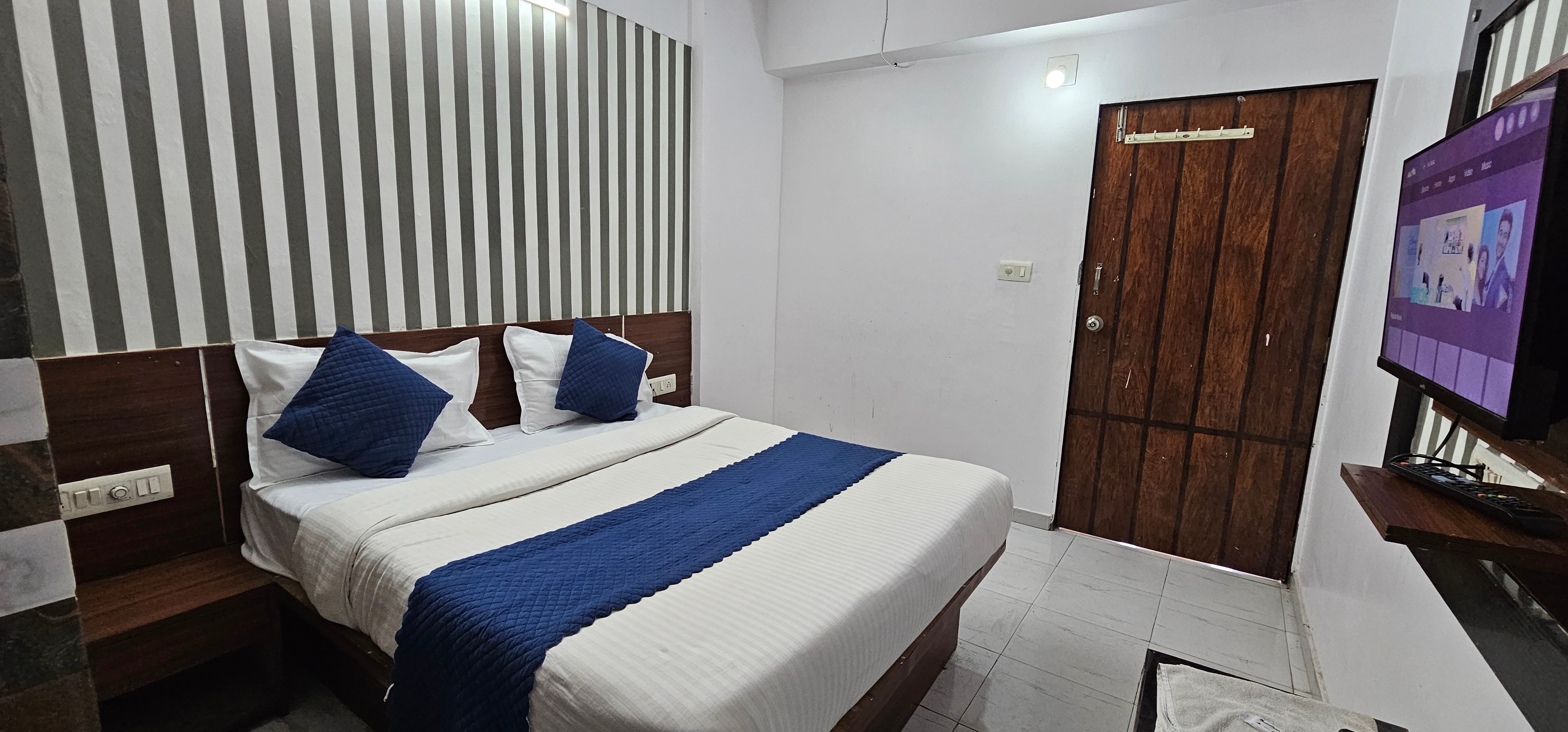 Hotel Anand Palace Inn - Tap to explore photos