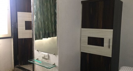 Hotel Pinky Room Type - Delux AC Room