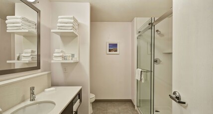 Hampton Inn & Suites by Hilton Yuma Room Type - 1KING STUDY SOFABED NOSMOK