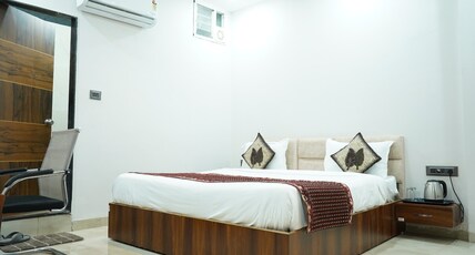 JMC HOTEL THE MOON PITHAMPUR Room Type - Deluxe Room