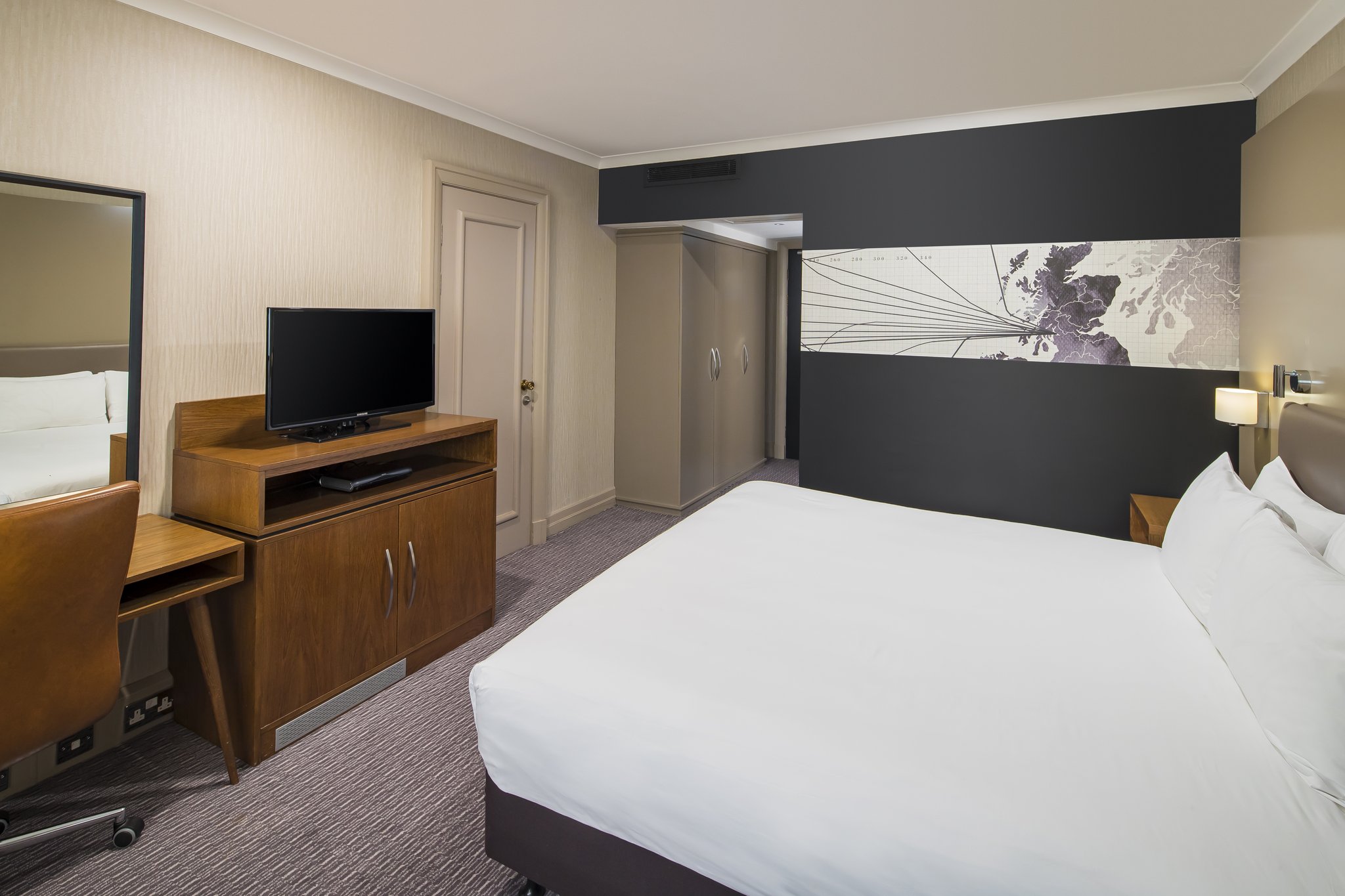 Crowne Plaza Hotel Glasgow - Tap to explore photos