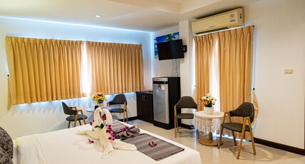 Q VICTORY PATONG Room Type - Deluxe Double Room with breakfast