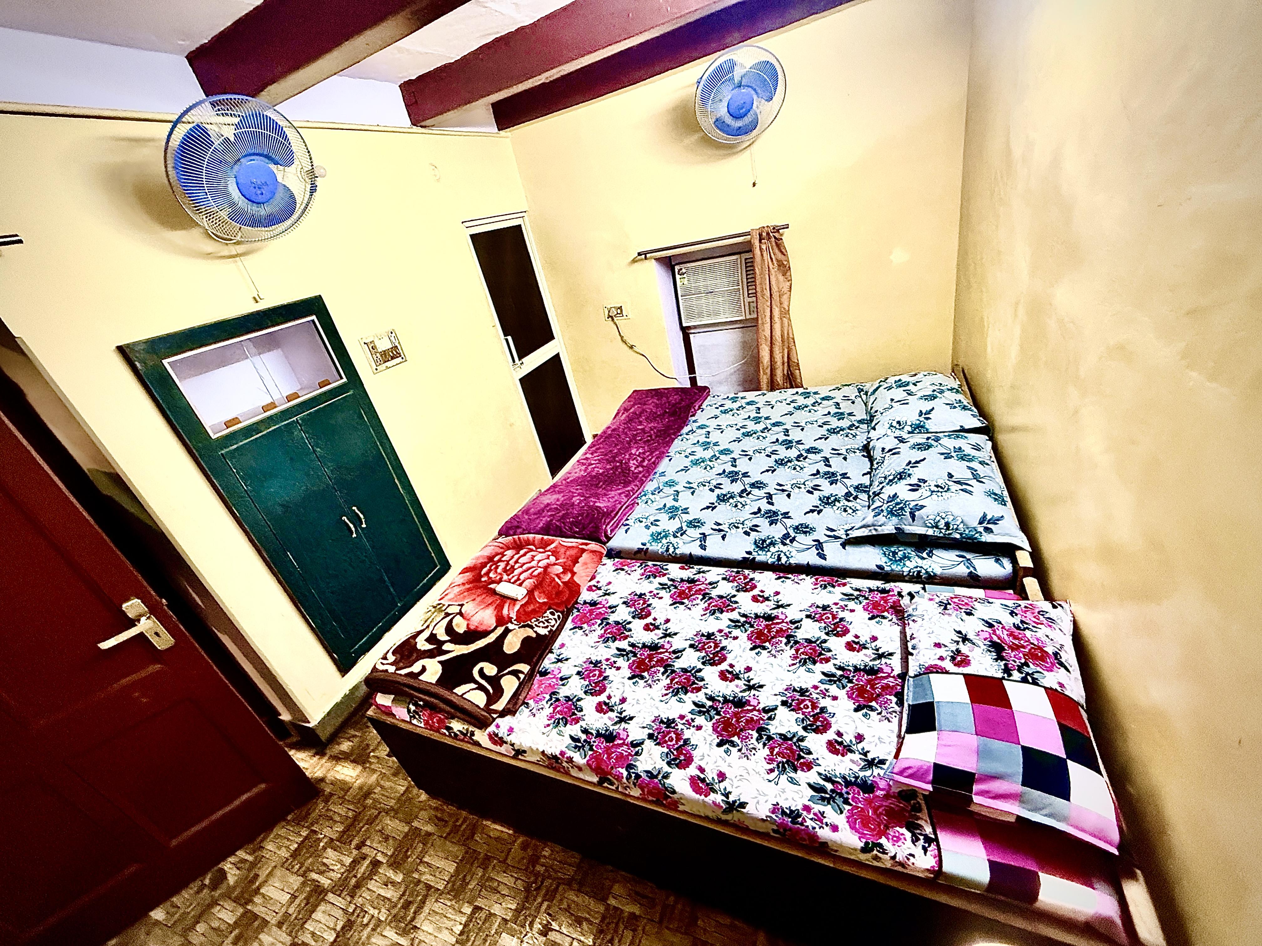 Tridev Paying Guest House - Tap to explore photos