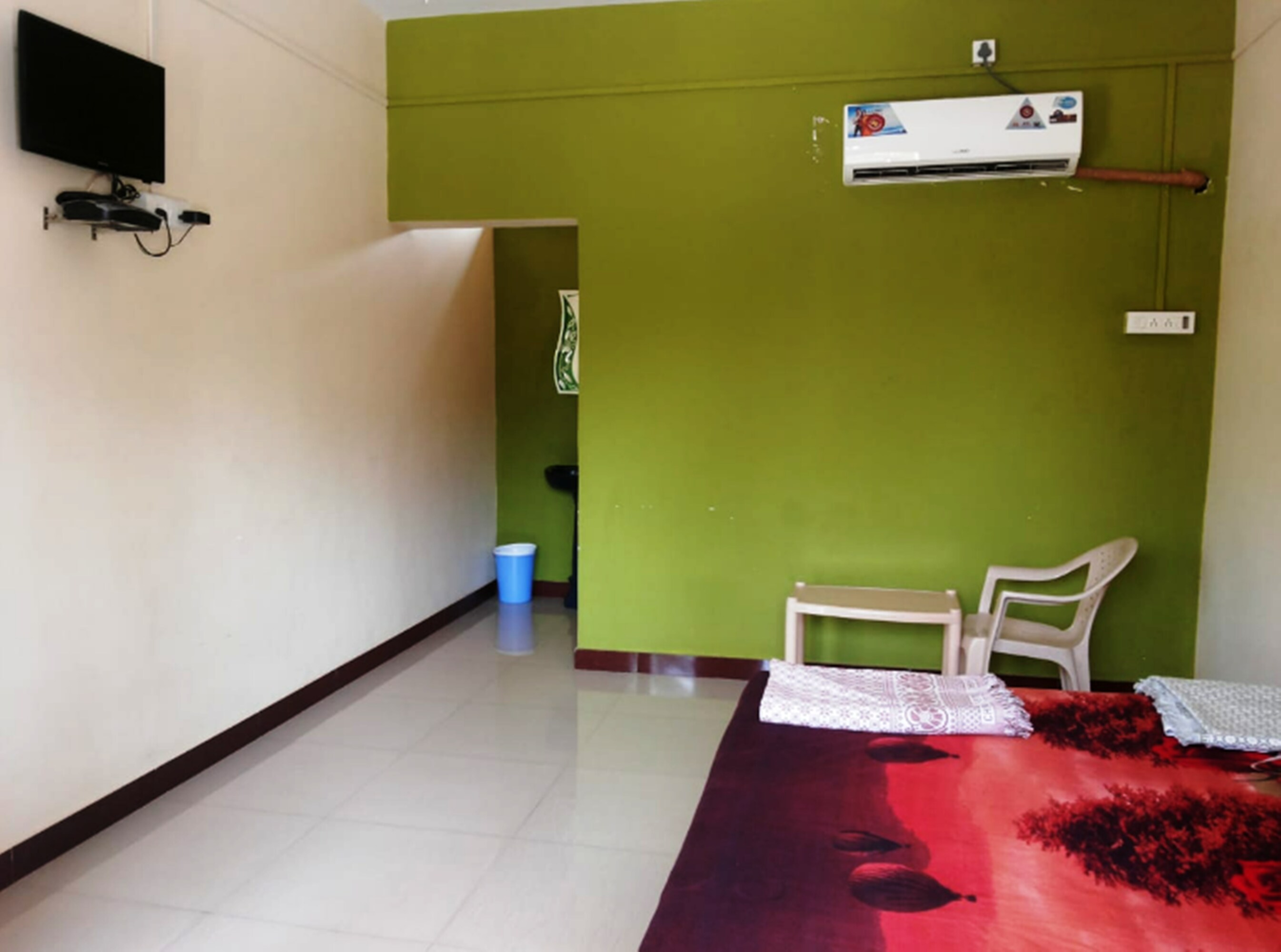 Shree Prasad Tourist Home - Tap to explore photos