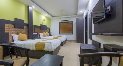 Hotel Kochi Crown Room Type - Deluxe Triple Room AC