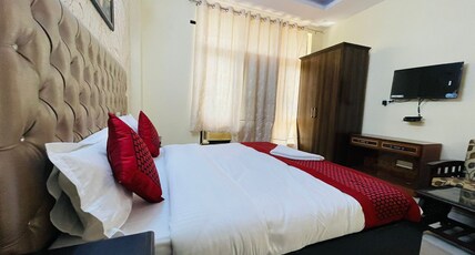 Hotel Sunrise Sector-92 Room Type - Deluxe room with Balcony