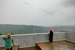 RAZI' HILL VIEW HOME STAY