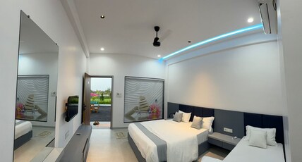 SHIVKESRI RESORT & PARTY PLOT Room Type - King size double + single bed