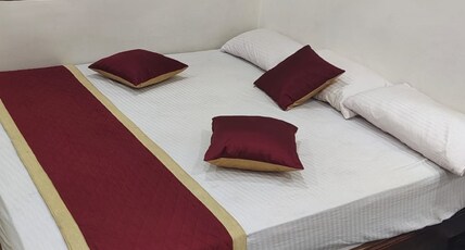 Sri Kanchi Rooms Room Type - Standard 6 Bed Family AC Room