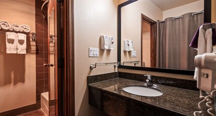 Best Western Elko Inn Room Type - 2 Queen Beds, Non-Smoking, Family Room, Sofabed, Microwave And Refrigerator, Wi-Fi, Full Breakfast