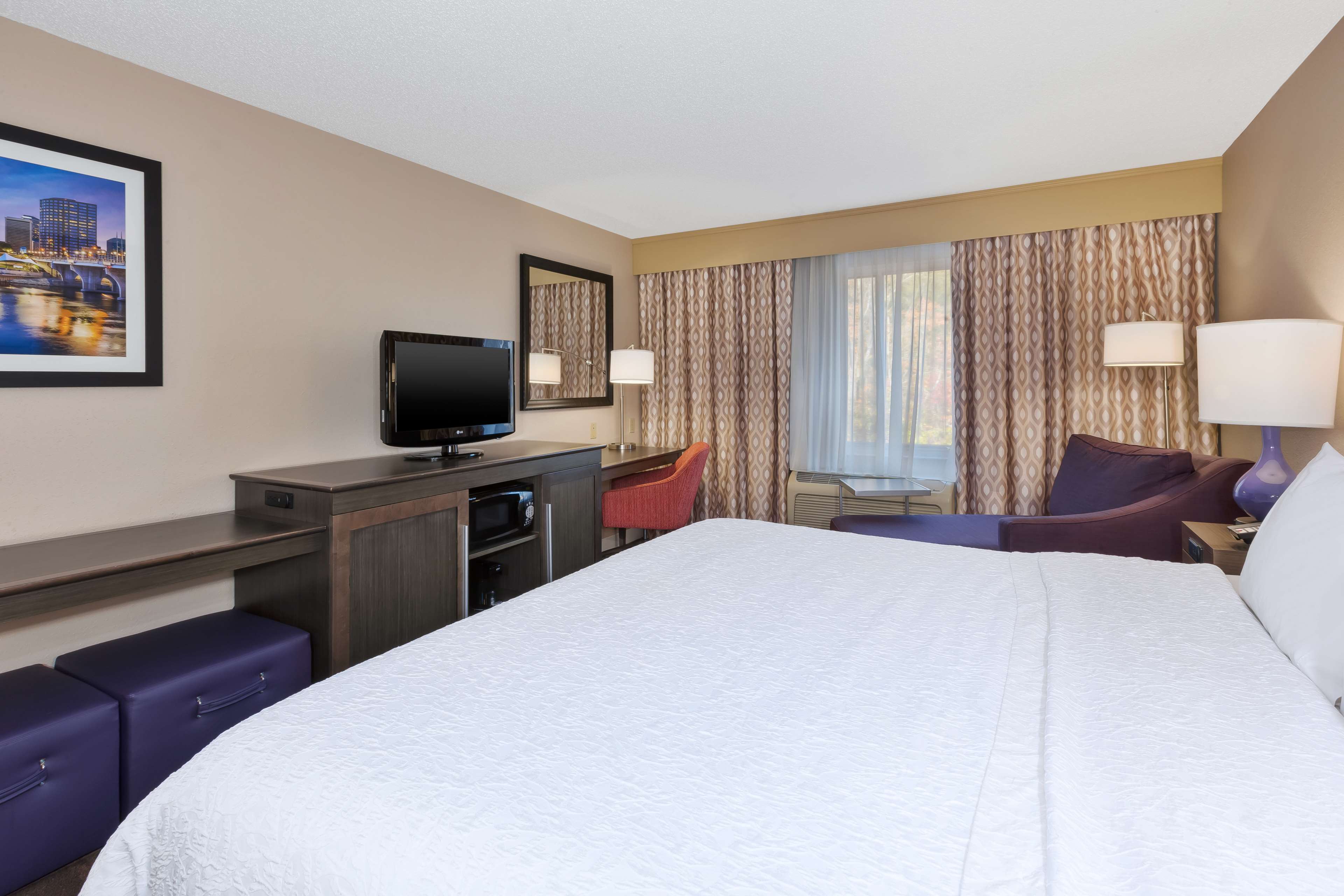 Hampton Inn by Hilton Waterbury - Tap to explore photos