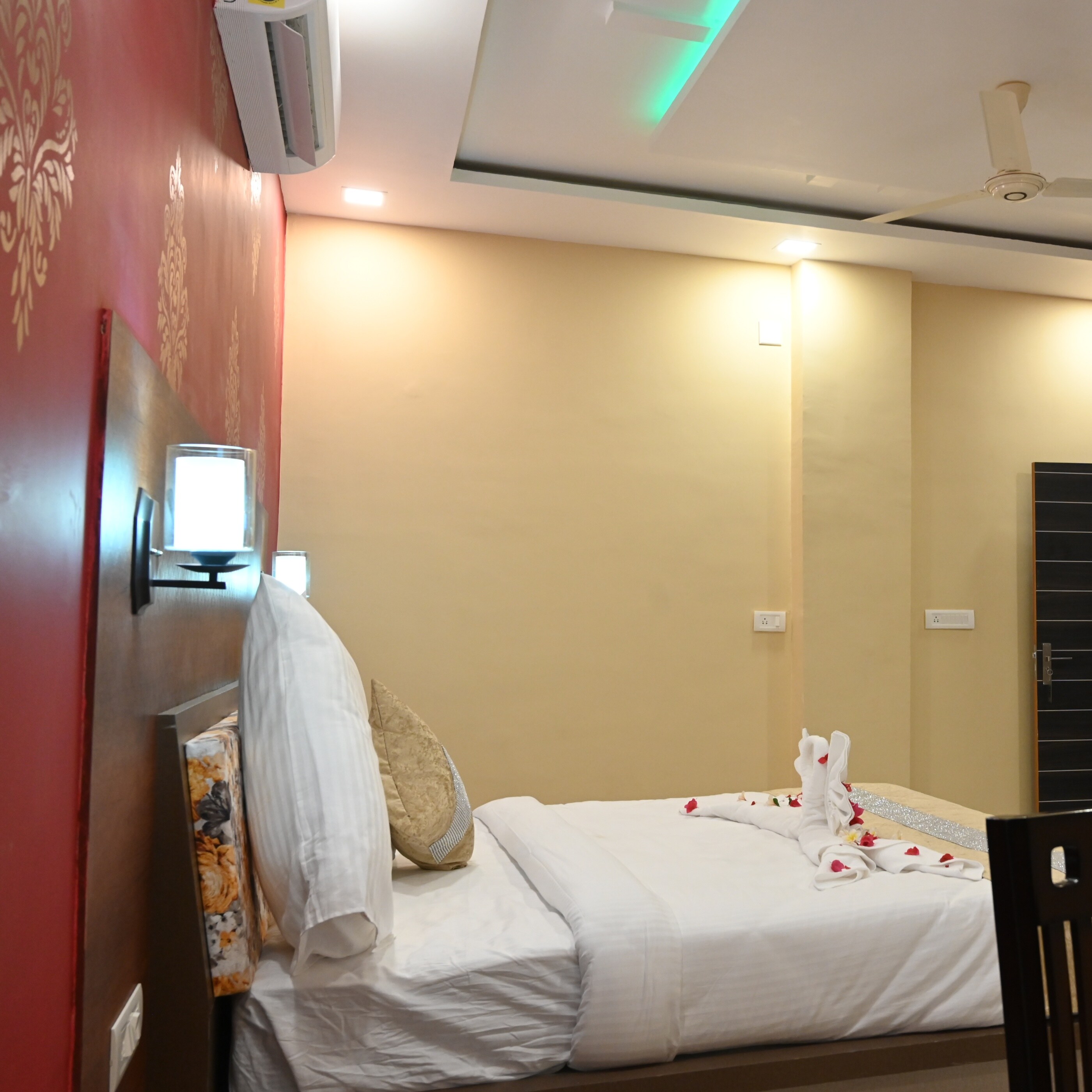 Hotel Bhairav Niwas - Tap to explore photos