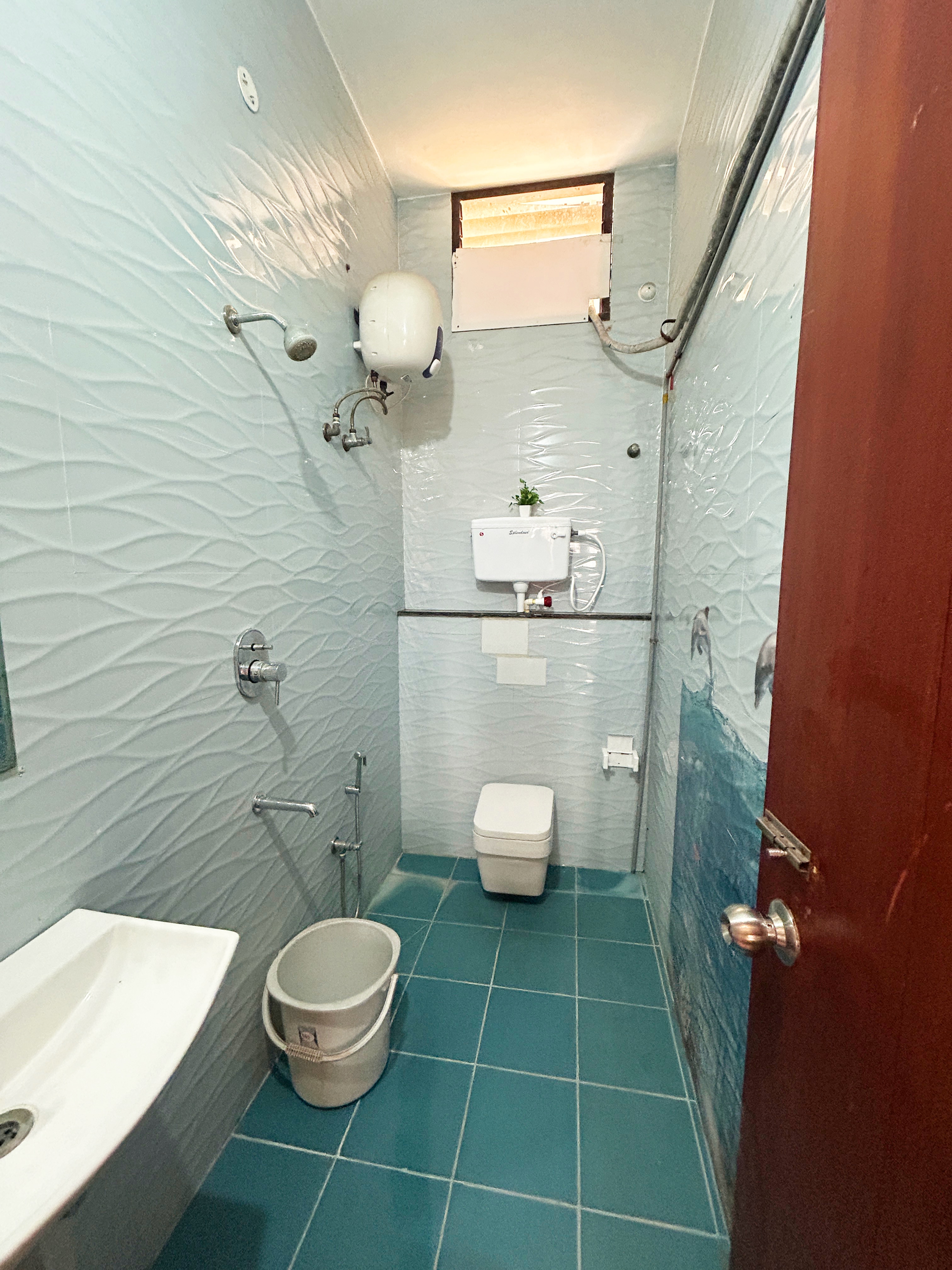 Eva White Town Studio Near Railway Station - Tap to explore photos