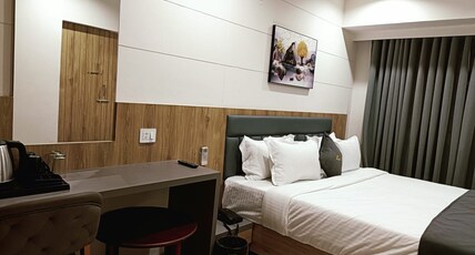 HOTEL SHAYAN INN Room Type - Premier Twin room