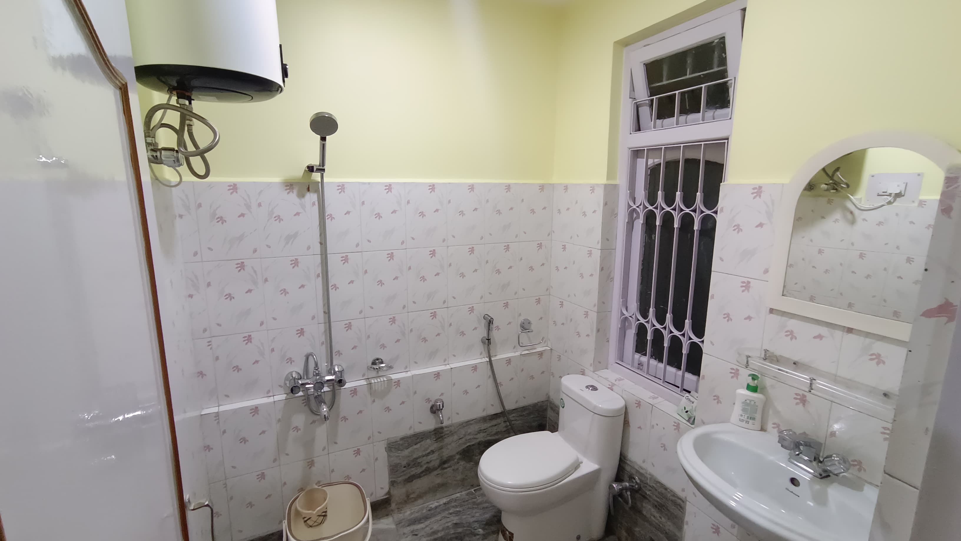 Green Dot 2Bhk Apartment | 2 Km from MG Road - Tap to explore photos