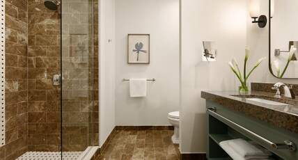 Kimpton HOTEL MONACO BALTIMORE, an IHG hotel Room Type - 1 Bedroom Suite Communications Accessible