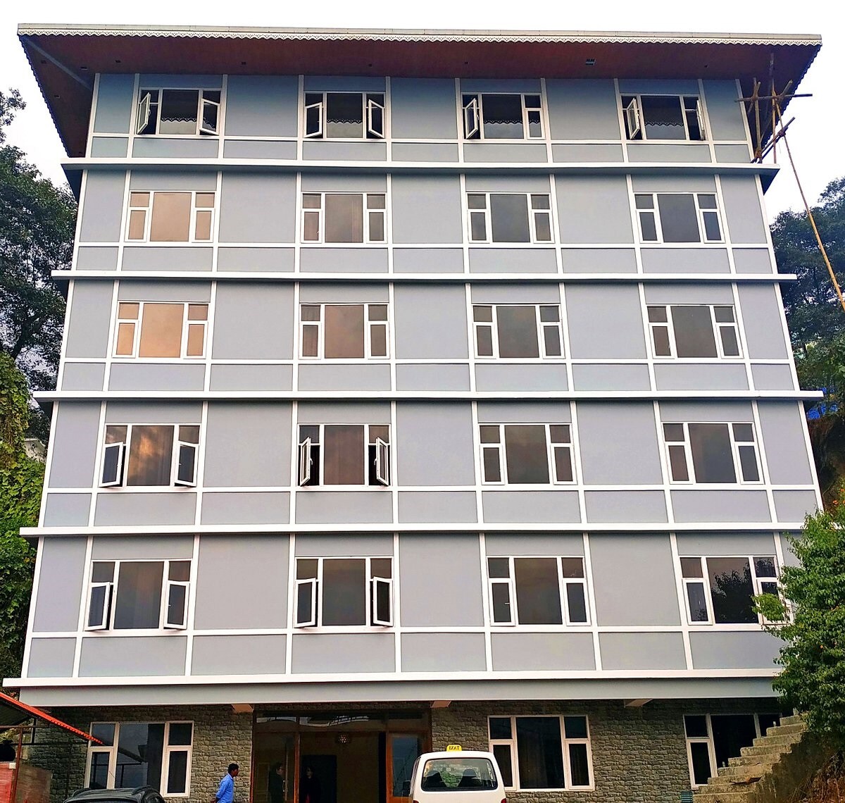 Garden Retreat Hotel - Tap to explore photos
