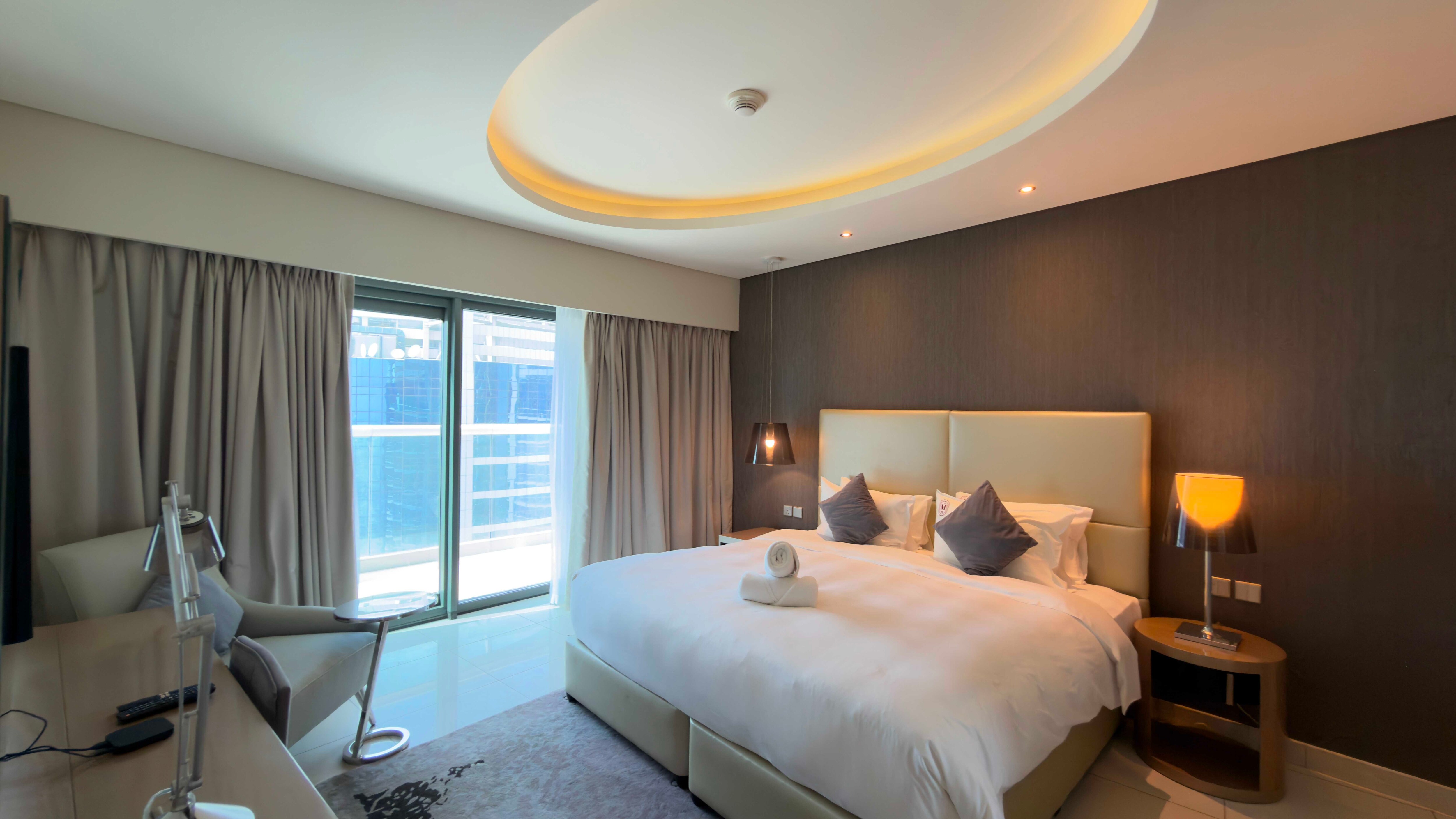 Luxury 1BR at Paramount Residences with Pool Gym & Parking - Tap to explore photos