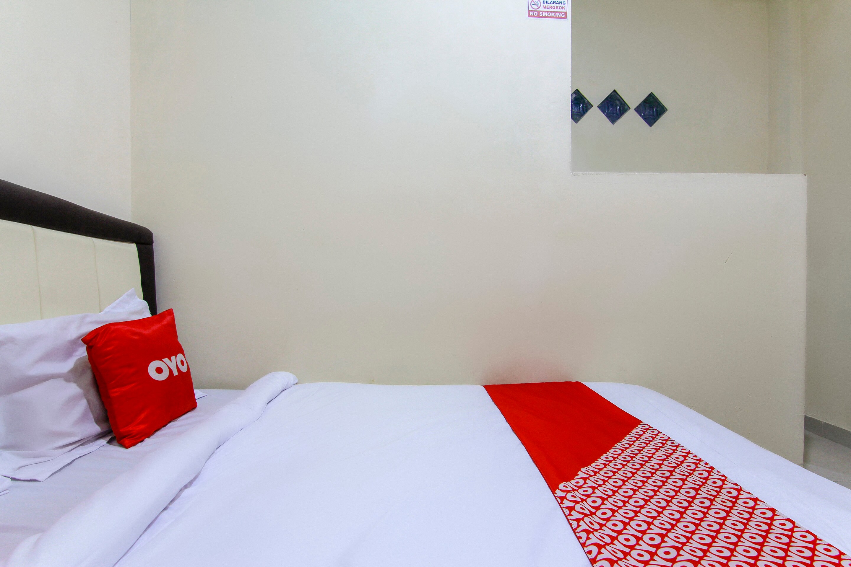 Hotel O Ratu Residence - Tap to explore photos