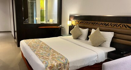 Hotel Supreme Heritage Room Type - Superior King Room with Work Desk