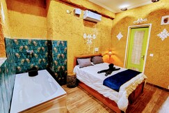 Mud House Bathtub CoupleFriendly