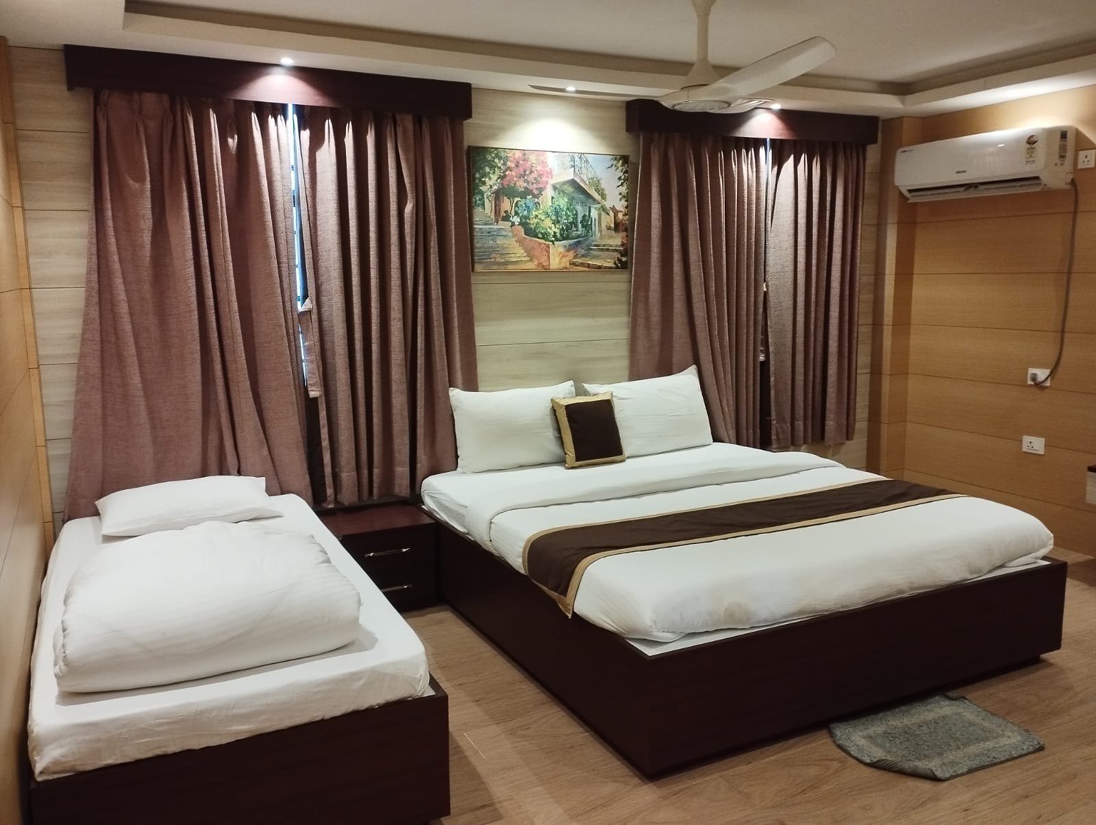 Palki Guest House Berhampur - Tap to explore photos