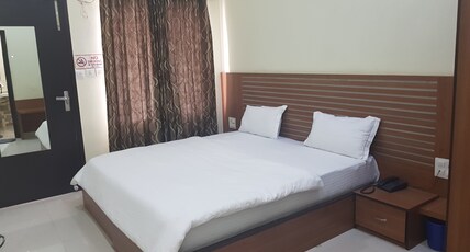 Hotel The Omaira - Jaipur Room Type - Deluxe Room