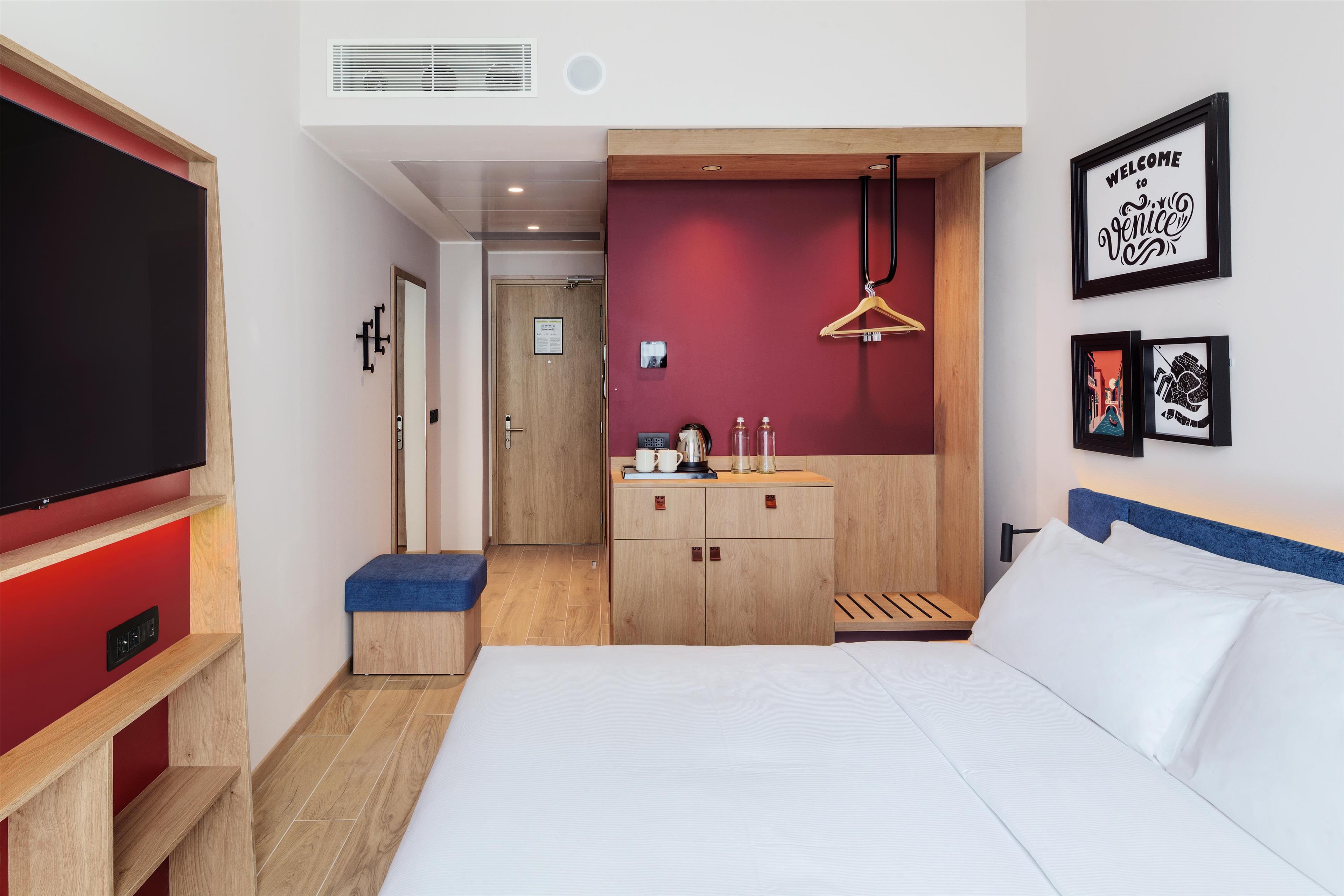 Hampton by Hilton Venice Isola Nuova - Tap to explore photos