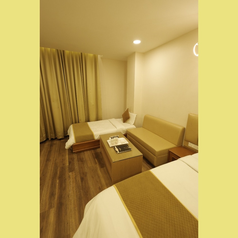 Hotel Amar Palace. - Tap to explore photos