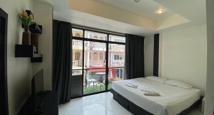 Beachwalk Patong Room Type - Deluxe double room with Balcony