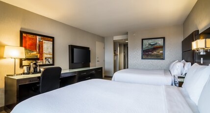 Holiday Inn Vancouver Centre Room Type - 2 Double Standard Balcony