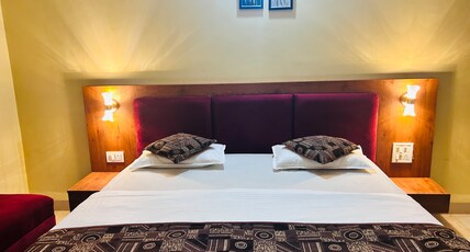 Hotel  Mourya Inn Room Type - Deluxe Room