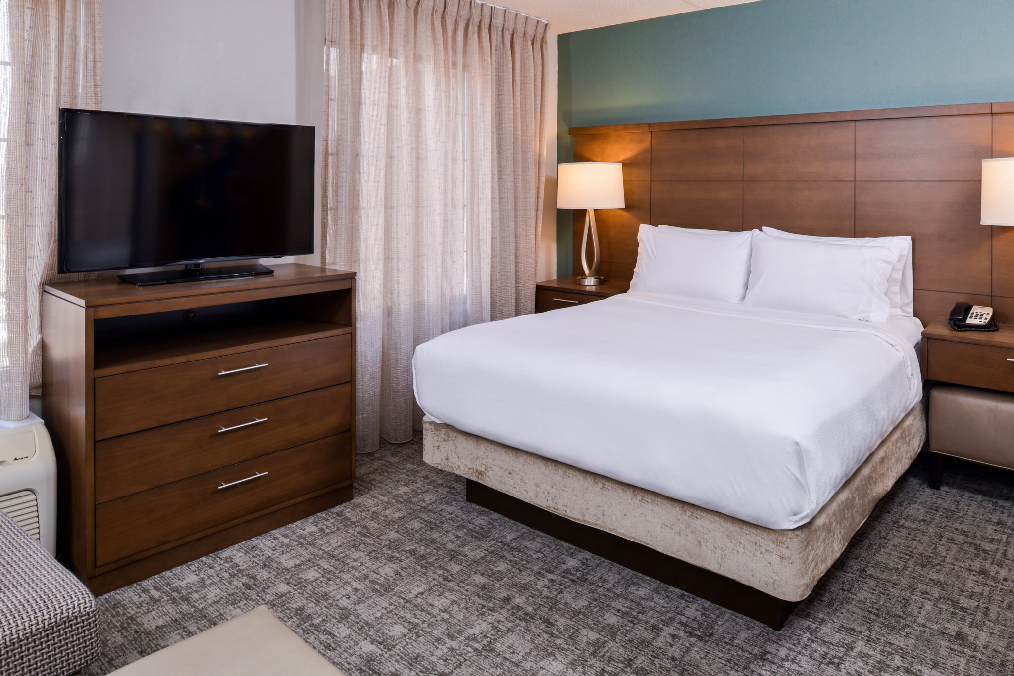 Staybridge Suites INDIANAPOLIS DOWNTOWN-CONV CTR - Tap to explore photos
