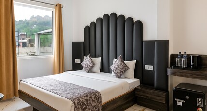 Shri Kunj Hotel & Restaurant Room Type - FORT VIEW SUITE