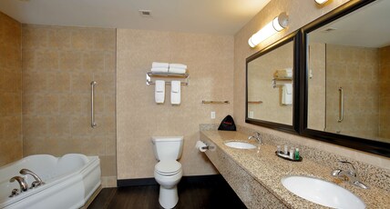 Best Western Blairmore Room Type - 1 King Bed, Non-Smoking, Junior Suite, Sofabed, Jetted Tub, Microwave And Mini-Refrigerator, Wi-Fi, Best Western Blairmore Room Type - 1 King Bed, Non-Smoking, Junior Suite, Sofabed, Jetted Tub, Microwave And Mini-Refrigerator, Wi-Fi,