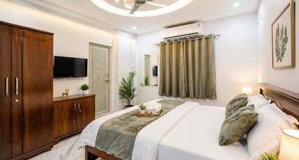 HOTEL VIP STAYS Room Type - Luxury Room