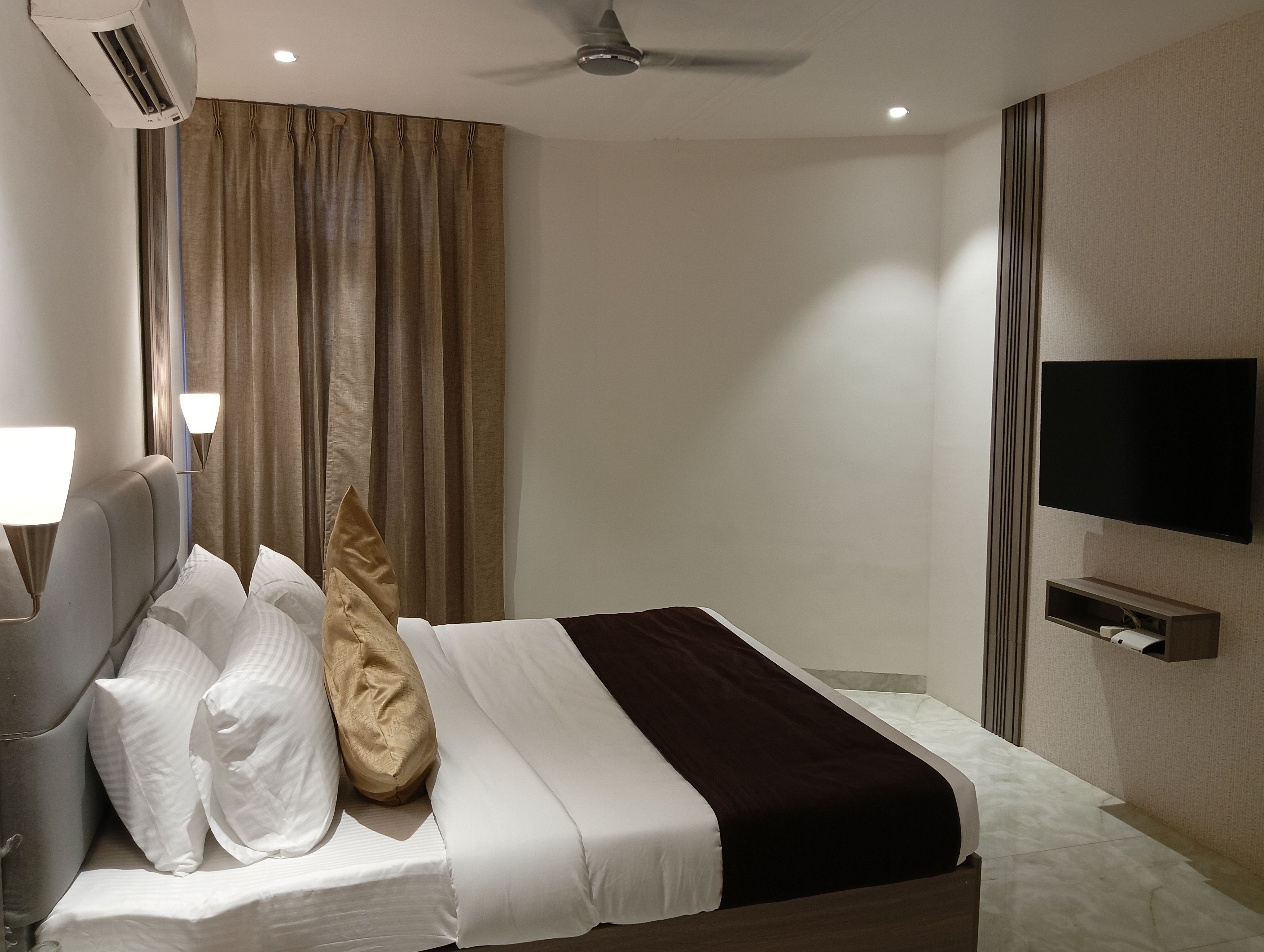 Hotel BK Castles - Tap to explore photos