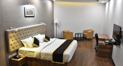 The Crown Hotel & Banquet Room Type - Super Deluxe Room