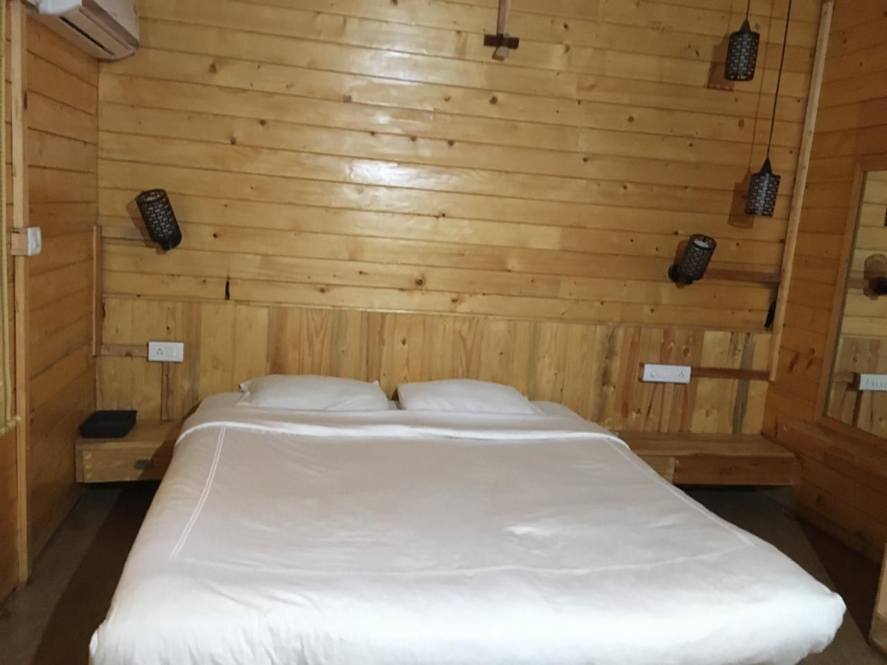 LA Serene | Rooms in a Homestay - Tap to explore photos