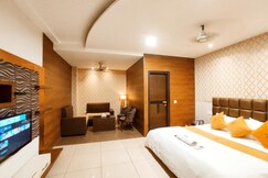 HOTEL THE EMBLEM - A Premium Hotel In Heart of City By Crown Group