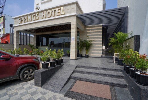 SPRINGS HOTEL