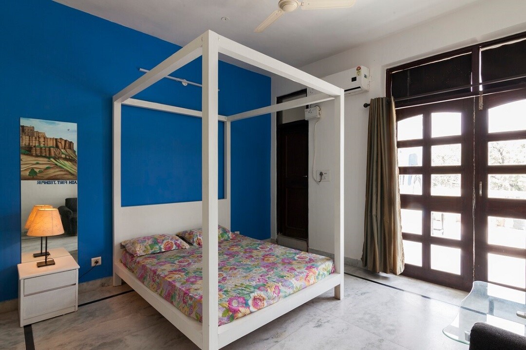 Hari Sadan - Tap to explore photos