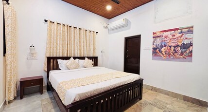Udupi Temple Inn Room Type - Deluxe King