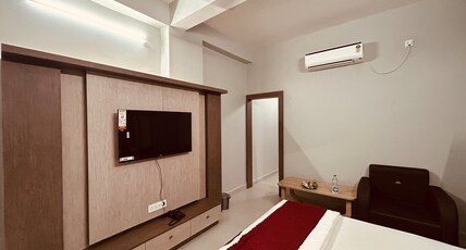 S&J Hotel Room Type - Standard Room with City View