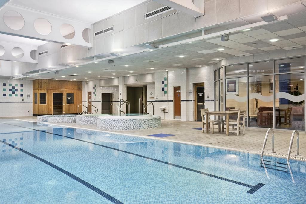 DoubleTree by Hilton Glasgow Strathclyde - Tap to explore photos