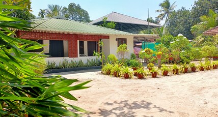 Marari Yoga Homestay Room Type - King-Size Bed with Private Entrance & Greenery