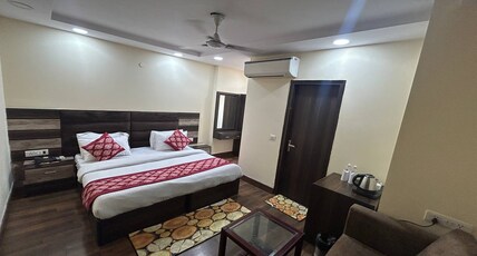 Hotel Singh Continental Room Type - Super Deluxe Room