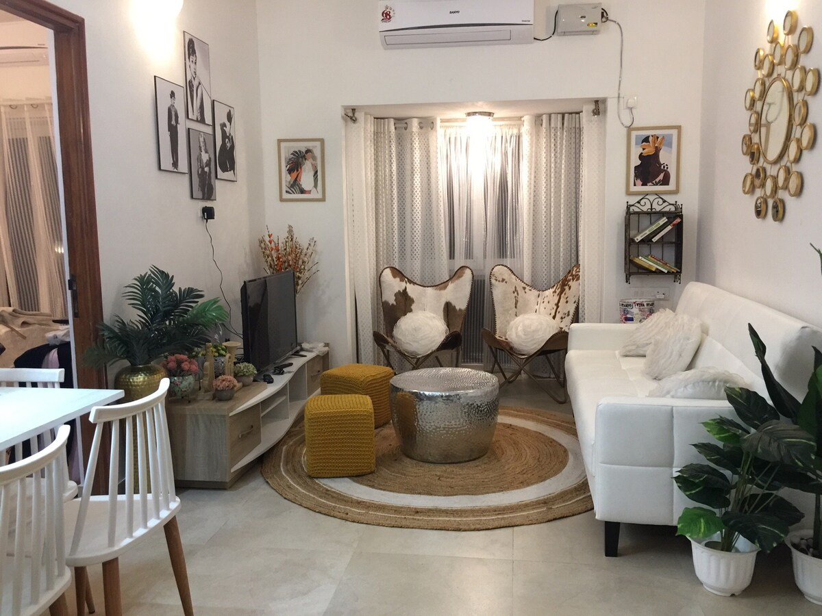 Shalom 2: Luxe1Bhk with Common Pool /5mins drive to Thalassa - Tap to explore photos