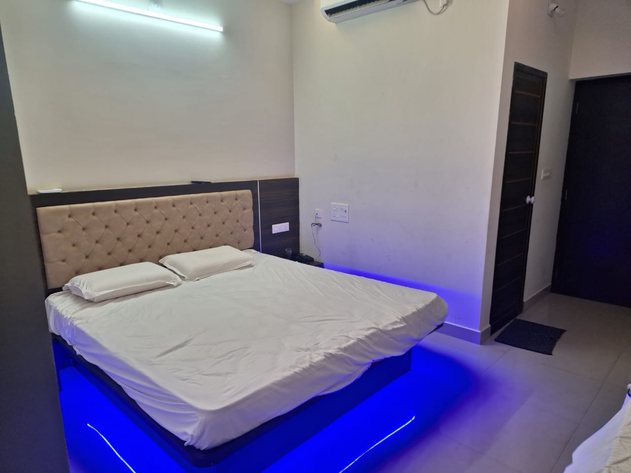 Hotel krishnananda - Tap to explore photos